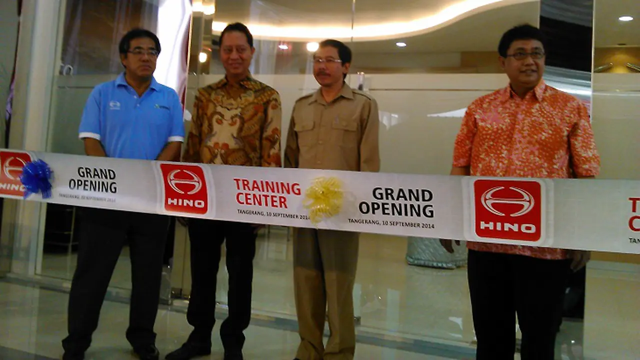 Pancing Penjualan, Hino Buka Pusat Pelatihan