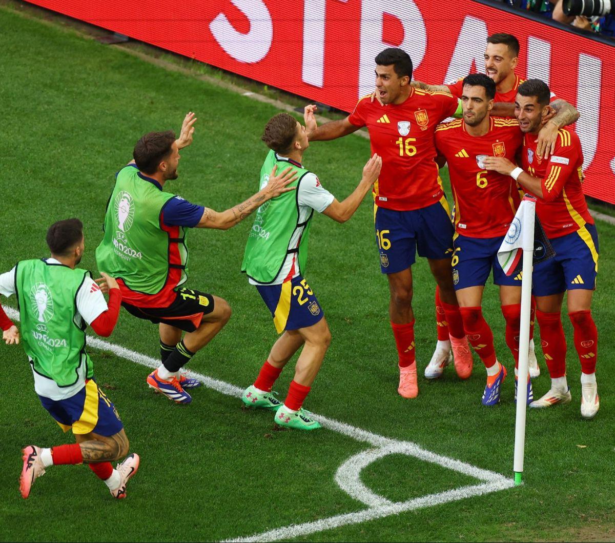 Timnas Spanyol berhasil melangkahkan kakinya ke semifinal Euro 2024 setelah mengalahkan Jerman secara dramatis. Dalam duel yang berlangsung di Stadion Stuttgart Arena, Stuttgart, Jerman, pada Jumat (5/7/2024), Spanyol sukses mengandaskan Jerman dengan sko