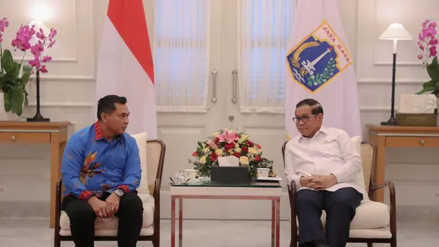 Anggota DPD RI Dapil DKI Jakarta Achmad Azran bertemu dengan Gubernur Jakarta Pramono Anung di Balai Kota Jakarta. (Istimewa)