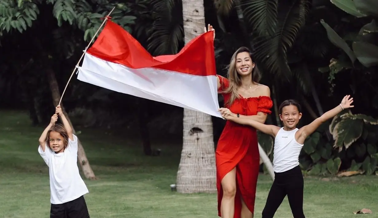 (Instagram/jenniferbachdim)