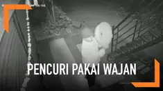 Aksi unik dilakukan seorang pencuri lantaran tak mau terlihat CCTV. Ia pun menggunakan wajah bolong untuk menutupi identitasnya.