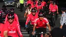 Masyarakat yang tergabung dalam Komunitas Bike to Work (B2W) Indonesia saat bersepeda memperingati hari bersepedah dunia di Jakarta Jumat (3/6/2022). (Liputan6.com/Angga Yuniar)