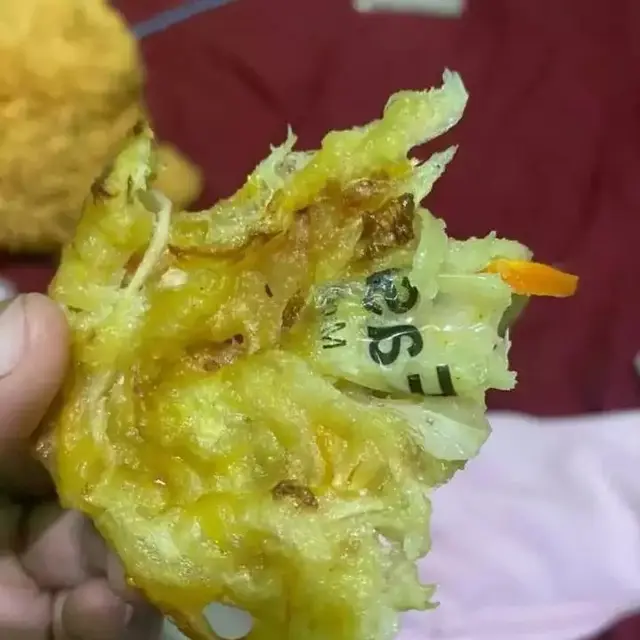 6 Momen Apes Tinta Tulisan Nempel di Makanan Ini Bikin Elus Dada