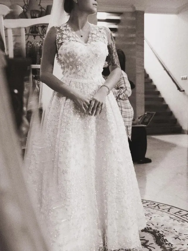 Awkarin Pakai Baju Pengantin