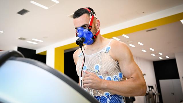 Filip Kostic Tes Medis di Juventus