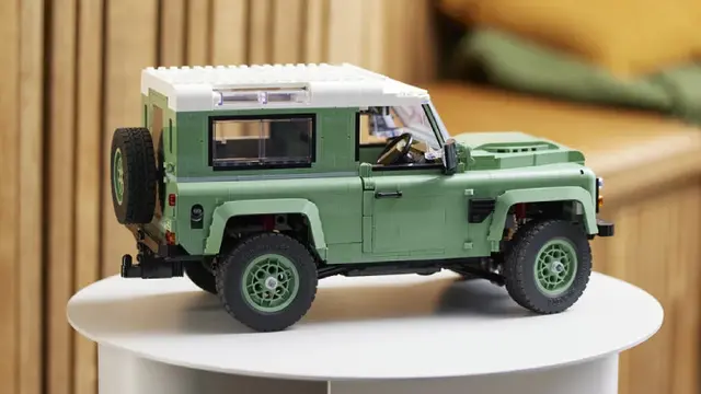 Lego merilis dua model Defender 90, versi standar dan modifikasi