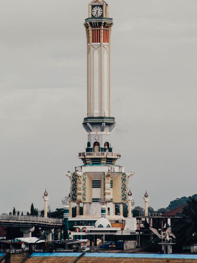 Ilustrasi objek wisata Menara Gentala Arasy, Jambi