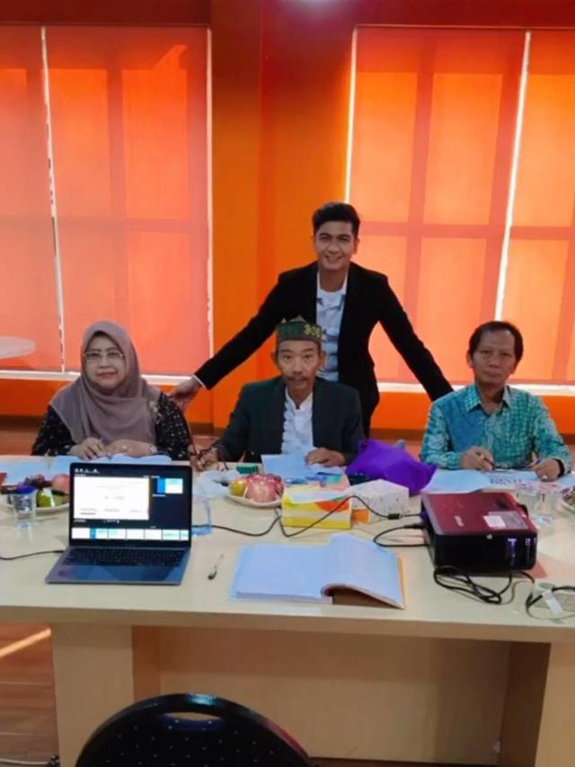 6 Potret Teuku Ryan Lulus S2 dengan Predikat Cumlaude, Ria Ricis Ungkap Rasa Bangga