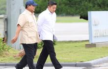 VIDEO: Momen Presiden Prabowo dan Mayor Teddy Kompak Kembaran Topi Hadiri Acara Apel Polri