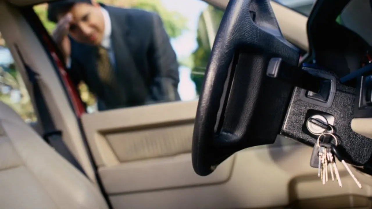 Trik Membuka Mobil Terkunci dalam Waktu 10 Detik
