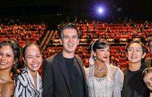 Tampilan Memukau Fanny Ghassani di Gala Premier Film SEBELUM 7 HARI, Anggun Berkebaya Putih