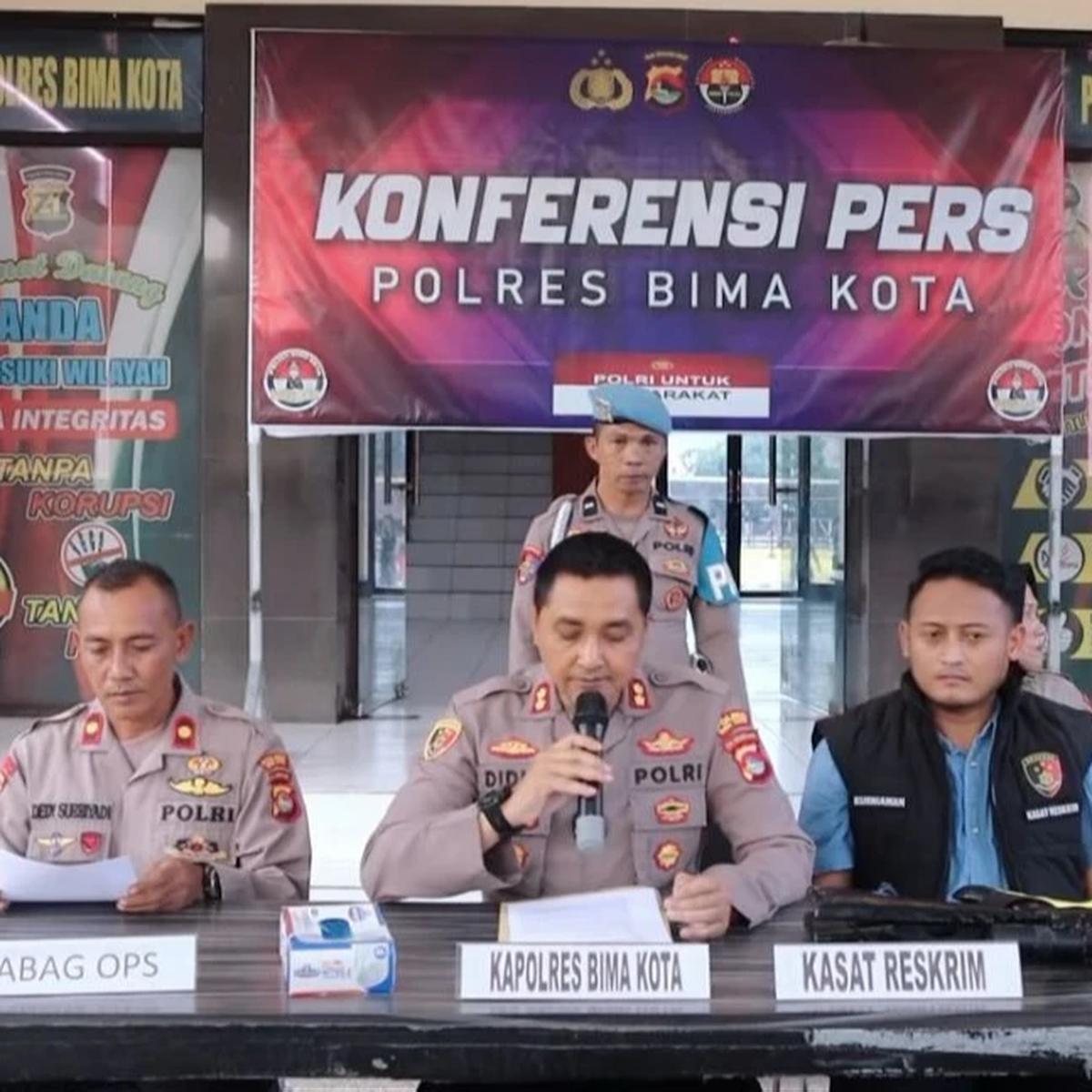 Kapolres Bima AKBP Didik Putra Kuncoro Saat Konferensi Pers Terkait Orang Hilang