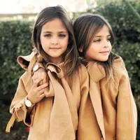 Dianggap sebagai sepasang saudara kembar paling cantik di dunia, kehidupan Leah dan Ava kini berubah drastis. (Foto: Instagram/@clementstwins)