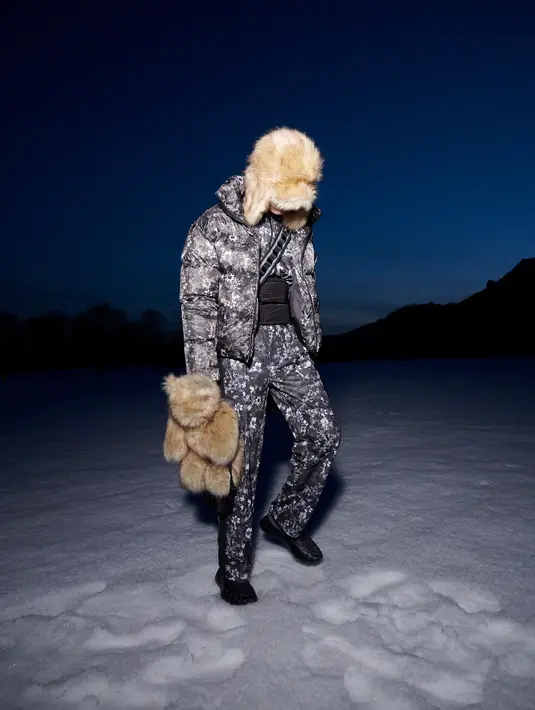 Semua grafis tekstil dalam koleksi terbaru Onitsuka Tiger ini menonjolkan pesan tentang kenyamanan untuk hidup harmonis dengan alam. Foto: Document/Onitsuka Tiger.