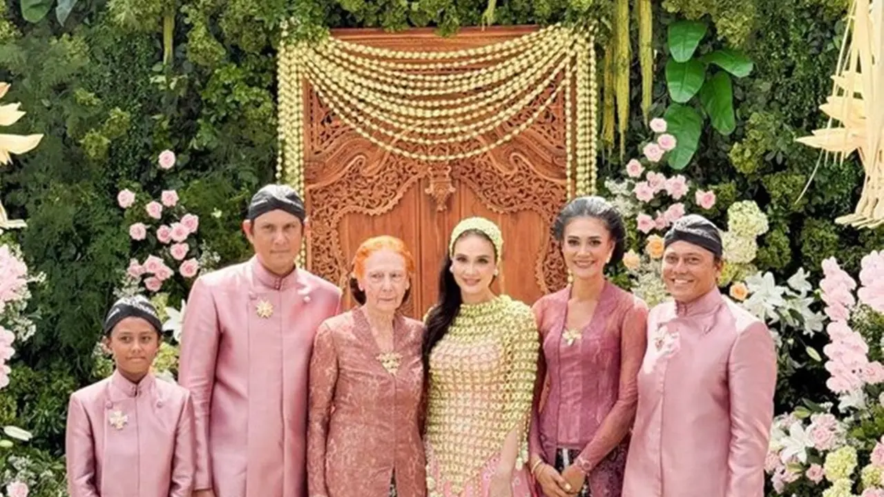 Siraman Luna Maya HL