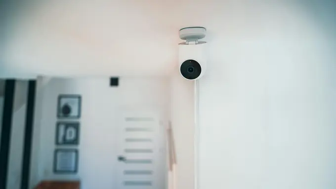 Perlukah Memasang CCTV untuk Memantau Anak di Rumah?