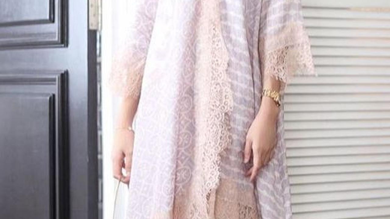 <b>Baju Kurung Desain Renda&nbsp;</b>