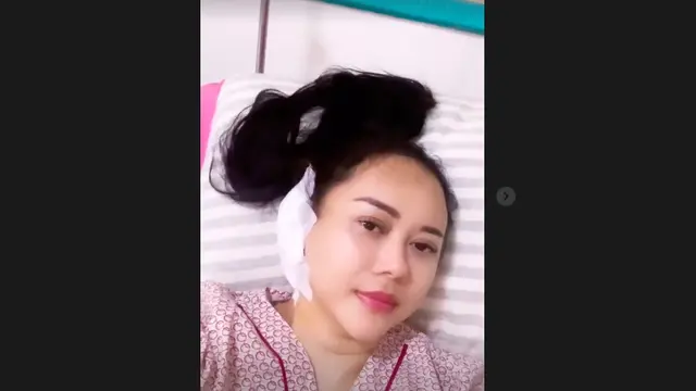 Aura Kasih Jalani Operasi Karena Gendang Telinganya Bocor