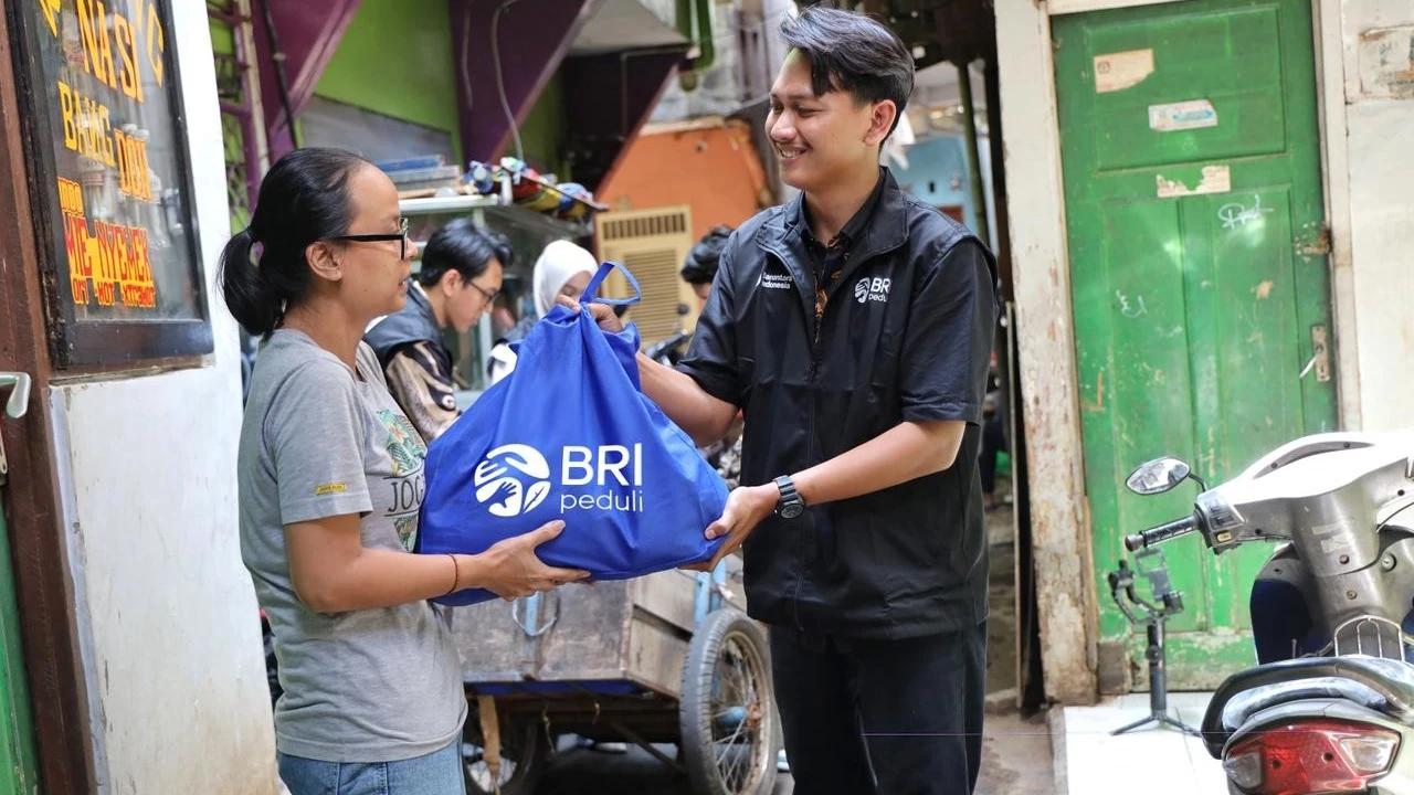 Dukung Asta Cita, BRI Peduli Salurkan 279 Ribu Paket Sembako dan Santunan untuk Ribuan Anak Indonesia