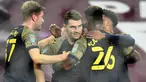 Penyerang Stoke City, Sam Vokes, merayakan gol yang dicetaknya ke gawang Aston Villa pada laga Piala Liga Inggris di Stoke City, Jumat (2/10/2020) dini hari WIB. Astoon Villa kalah 0-1 atas Stoke City. (AFP/Peter Powell/pool)