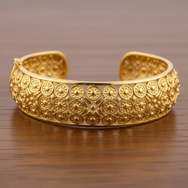 Gelang Emas dengan Motif Ukiran Etnik yang Timeless