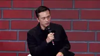 Nicholas Saputra Sebut Hanya 25 Persen Pendapatannya yang Digunakan, Traveling Jadi Self Reward. (Dok: YouTube Indonesia Stock Exchange)