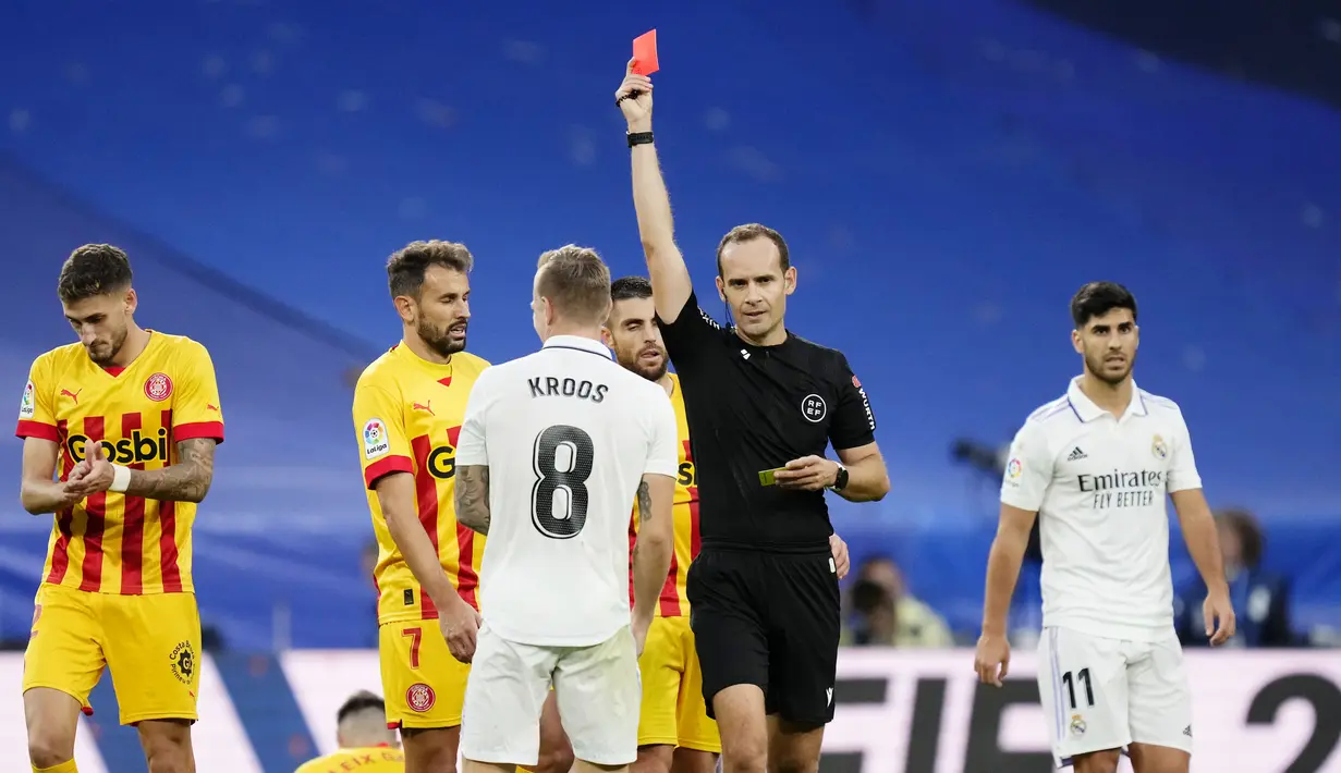 Toni Kroos akhirnya mendapat kartu merah pertama di sepanjang karier di sepak bola profesionalnya. (AP/Jose Breton)