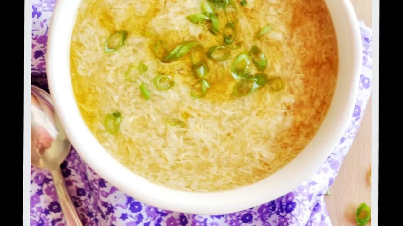 8. Resep Sup Telur Serabut <i>(Egg Drop Soup)</i>
