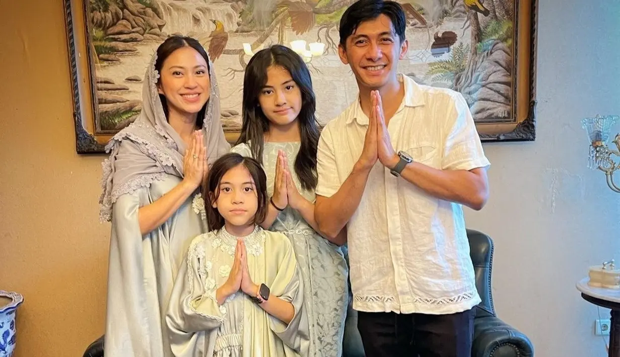 Lucunya, mereka membeli 'Kopi Kenangan'. Lalu Kenang menyebut Tyna adalah kenangannya.[Instagram/tynadwijayanti]