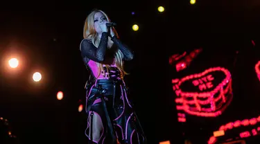 Penyanyi sekaligus penulis lagu asal Kanada, Avril Lavigne tampil dalam festival musik Rock in Rio di Rio de Janeiro, Brasil, 9 September 2022. Penampilan Avril Lavigne di Rock in Rio menuai banyak keluhan. (AP Photo/Bruna Prado)