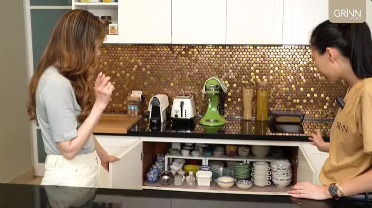 7 Potret Dapur Mewah Cathy Sharon Gaya Modern French, Super Rapih Semua Barang Tertata Apik