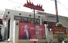 Kembali Gandeng Pelaku UMKM, 9 Potret Restoran Padang Terbaru Raffi Ahmad Kini  Punya Dua Cabang
