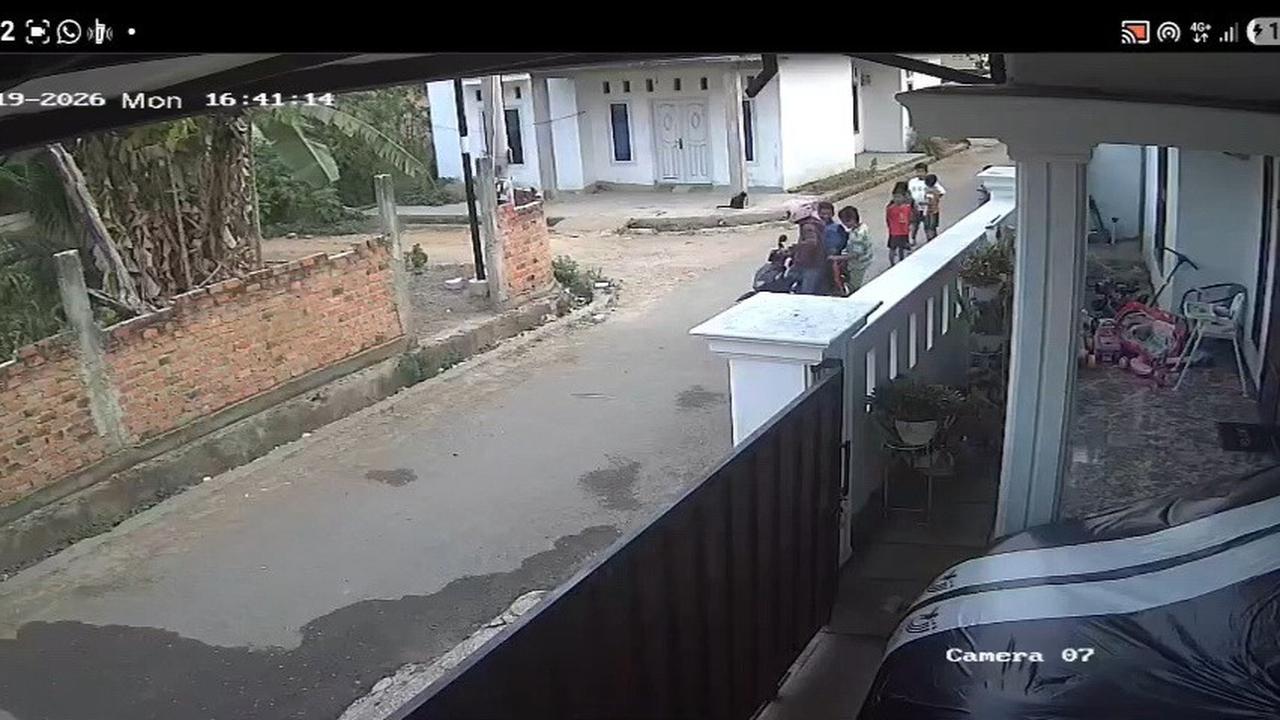 Modus Tanya Alamat, Pria Ajak 2 Bocah Naik Motor Lalu Bawa Kabur Ponsel