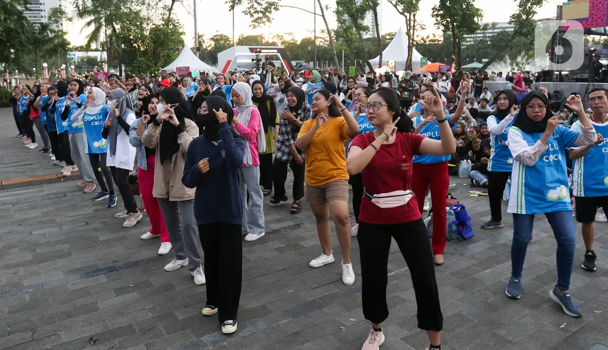 Isoplus COCO merupakan excellent hydration terbaru di Indonesia dengan kandungan yang lebih cepat dan mudah diserap oleh tubuh. (Liputan6.com/Herman Zakharia)