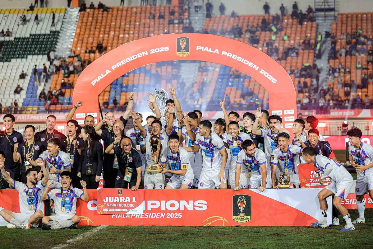 FOTO: Penutupan Piala Presiden 2025 Dihiasi Aksi 1.400 Drone Memukau