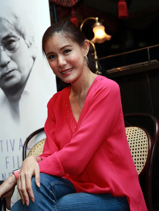 Olga Lydia merasa jungkir balik selama dirinya mempersiapkan berbagai hal demi kesuksesan Festival Film Indonesia 2015. (Deki Prayoga/Bintang.com)