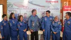 Presiden Honeywell Indonesia, Alex J. Pollack berbincang dengan para guru peserta HESA (Honeywell Educators at Space Academy) 2017 di Jakarta, Rabu (4/10). (Liputan6.com/Faizal Fanani)