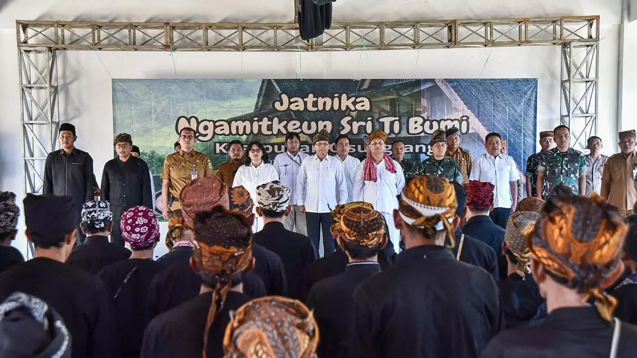 Utusan Khusus Presiden (UKP) Bidang Ketahanan Pangan Muhamad Mardiono terjun langsung dengan berbaur dengan masyarakat adat Kasepuhan Cisungsang, Kecamatan Cibeber, Kabupaten Lebak, Banten (Istimewa)
