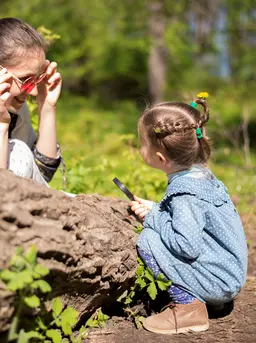 Pendekatan gentle parenting dapat melatih anak menjadi lebih mandiri. (Foto/dok: Freepik)