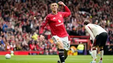 Seleberasi gol Benjamin Sesko usai mencetak gol kedua Manchester United saat melawan Liverpool di Stadion Old Trafford, Minggu (3/5/2026) malam WIB. (AP Photo/Dave Thompson)