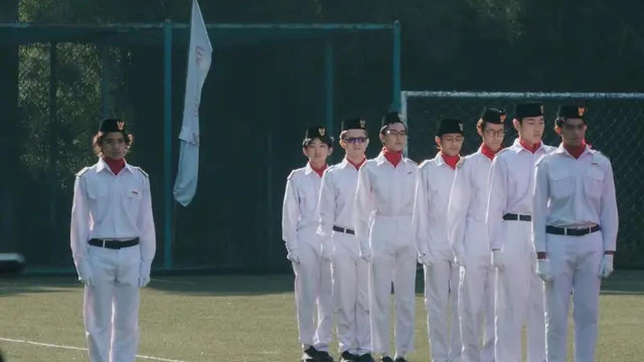 Foto Noah Sinclair Putra BCL jadi Pemimpin Upacara di Sekolah, Bikin Bangga
