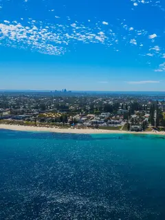 Dari lapangan golf kelas dunia hingga pemandangan alam spektakuler, kawasan ini menawarkan cara berbeda menikmati perjalanan. [Dok/Tourism Western Australia].