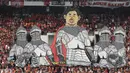 Suporter Persija, The Jakmania, menampilkan koreografi pelatih Stefano Teco saat melawan Persela pada laga Liga 1 di SUGBK, Jakarta, Selasa (20/11). Persija menang 3-0 atas Persela. (Bola.com/Vitalis Yogi Trisna)