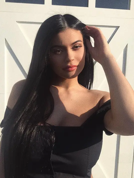 “Kylie Jenner terinspirasi dari Beyonce saat mengumumkan kehamilan anak kembarnya lewat unggahan foto Instagram. Kala itu, Beyonce menggaet fotografer ternama untuk momen membahagiakannya itu,” ungkap sumber. (Instagram/kyliejenner)