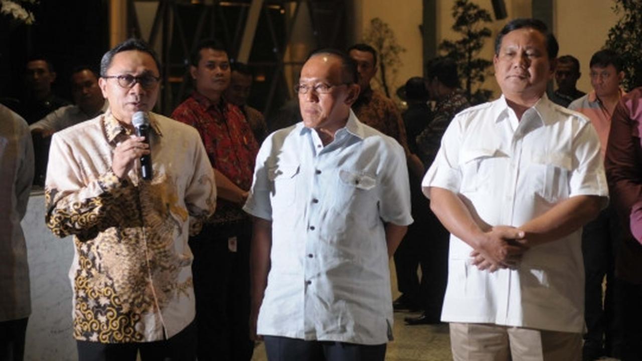 Reaksi Zulkifli di depan Prabowo setelah PAN gabung ke Jokowi