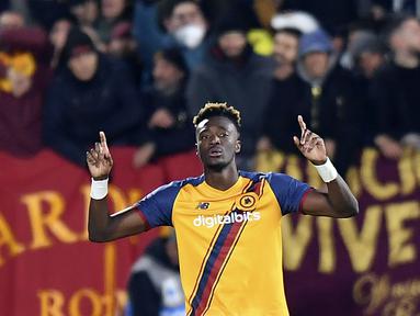 AS Roma berhasil memetik poin penuh di markas Spezia pada giornata ke-27 Liga Italia 2021/2022 di Stadio Alberto Picco, Senin (28/02/2022) dini hari WIB. (La Presse via AP/Tano Pecoraro)