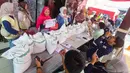 Warga Penerima Bantuan Pangan (PBP) saat i mengambil  beras yang didistribusikan di Kelurahan Kebon Baru, Jakarta Selatan, Selasa, 1 September 2026. (KLY/Arie Basuki).