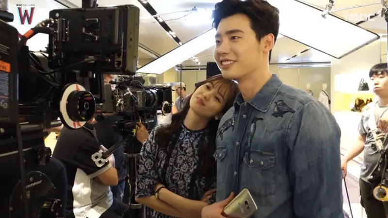 Lee Jong Suk and Han Hyo Joo