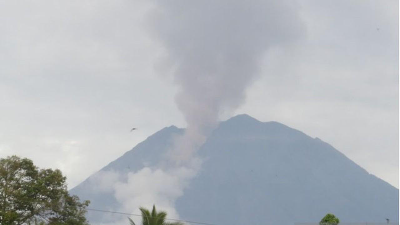 Gunung Semeru Kembali Aktif, Semburkan Asap Setinggi 1.000 Meter ke Udara