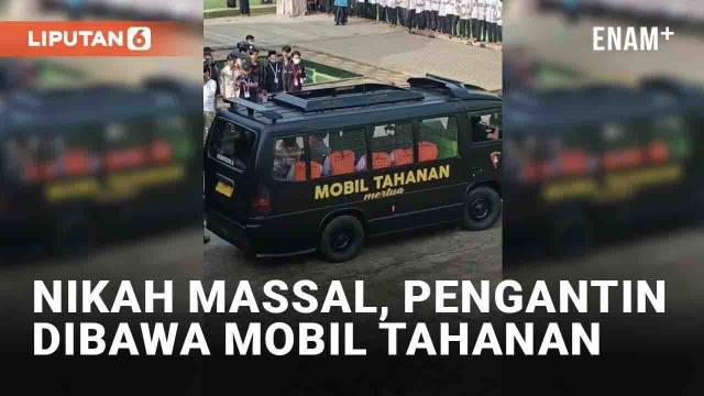Nikah massal tak jarang menyisakan cerita karena konsep acara yang unik. Seperti nikah massal yang dilaksanakan pesantren Miftahul Huda II Ciamis ini. Para calon pengantin justru dibawa dengan mobil tahanan.